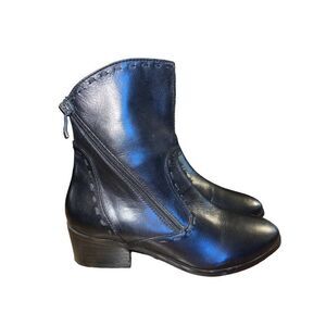 Everybody B.Z. Moda Black Leather Diagonal Seams Side Zip Ankle Boots SZ 36/6